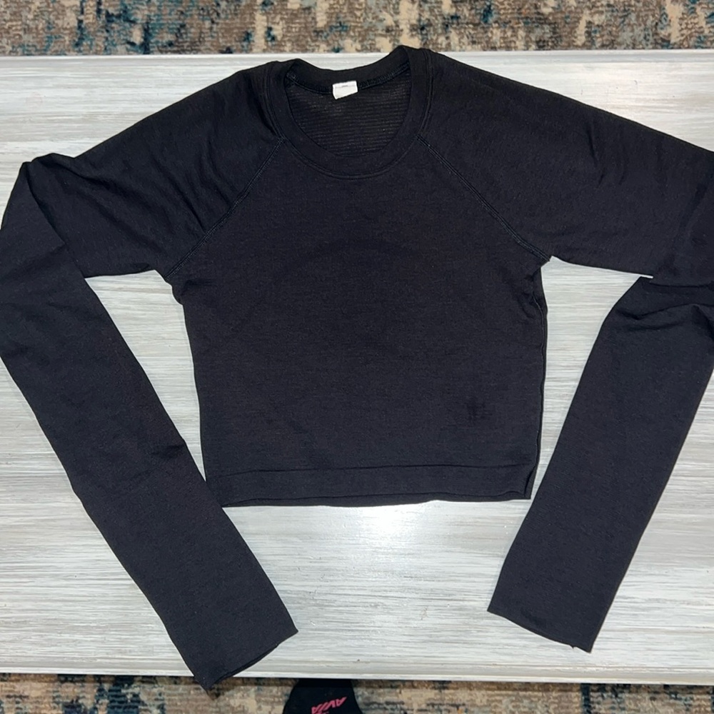 Lululemon swiftly tech long sleeve short size 0 or 2